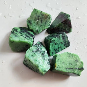 Natural Epidote Mineral Irregular Crystal Stone Home Garden Decoration Stone Specimen Healing Stone Collection or Craft Needs