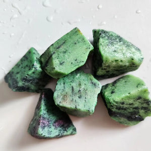 Natural Epidote Mineral Irregular Crystal Stone Home Garden Decoration Stone Specimen Healing Stone Collection or Craft Needs