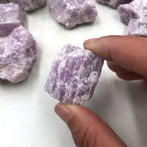 Natural Stone Raw Kunzite Purple Spodumene Rough Quartz Crystals Specimen Mineral Healing Reiki Home Garden Decoration Gemstone