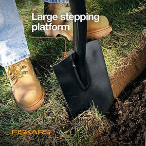 Fiskars Square Garden Spade Shovel - 46" - Steel Flat Shovel with D-Handle - Garden Tool for Digging, Lawn Edging, Pruning - Heavy Duty Weed Puller Tool - Black/Orange
